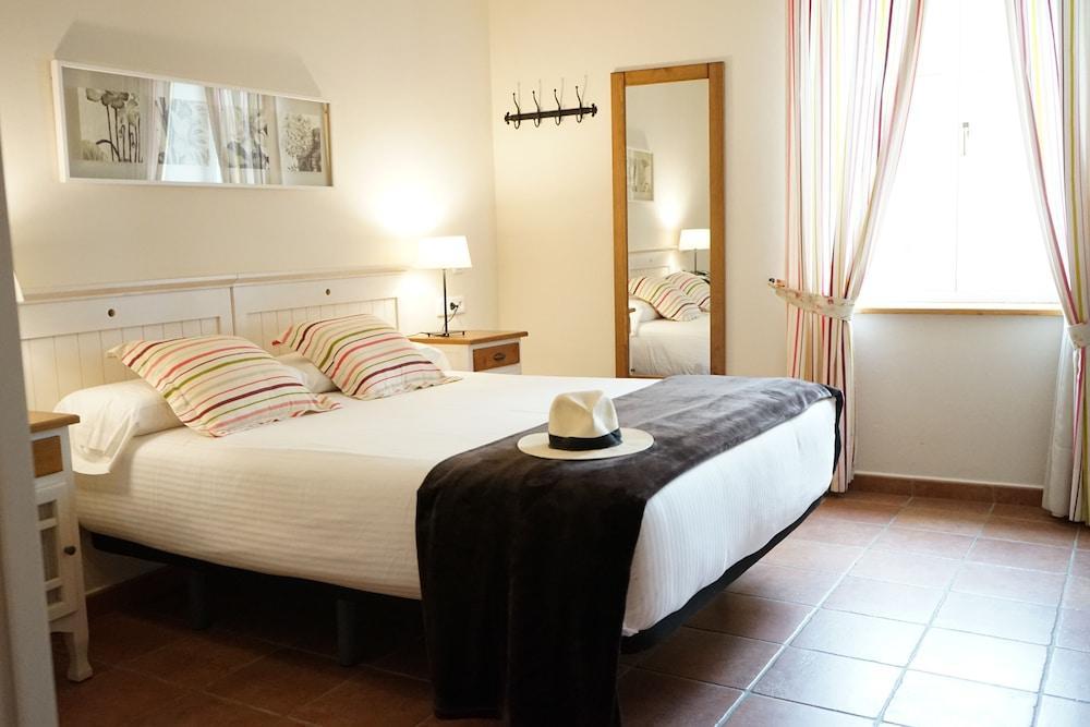 Hotel Es Mercadal Luaran gambar