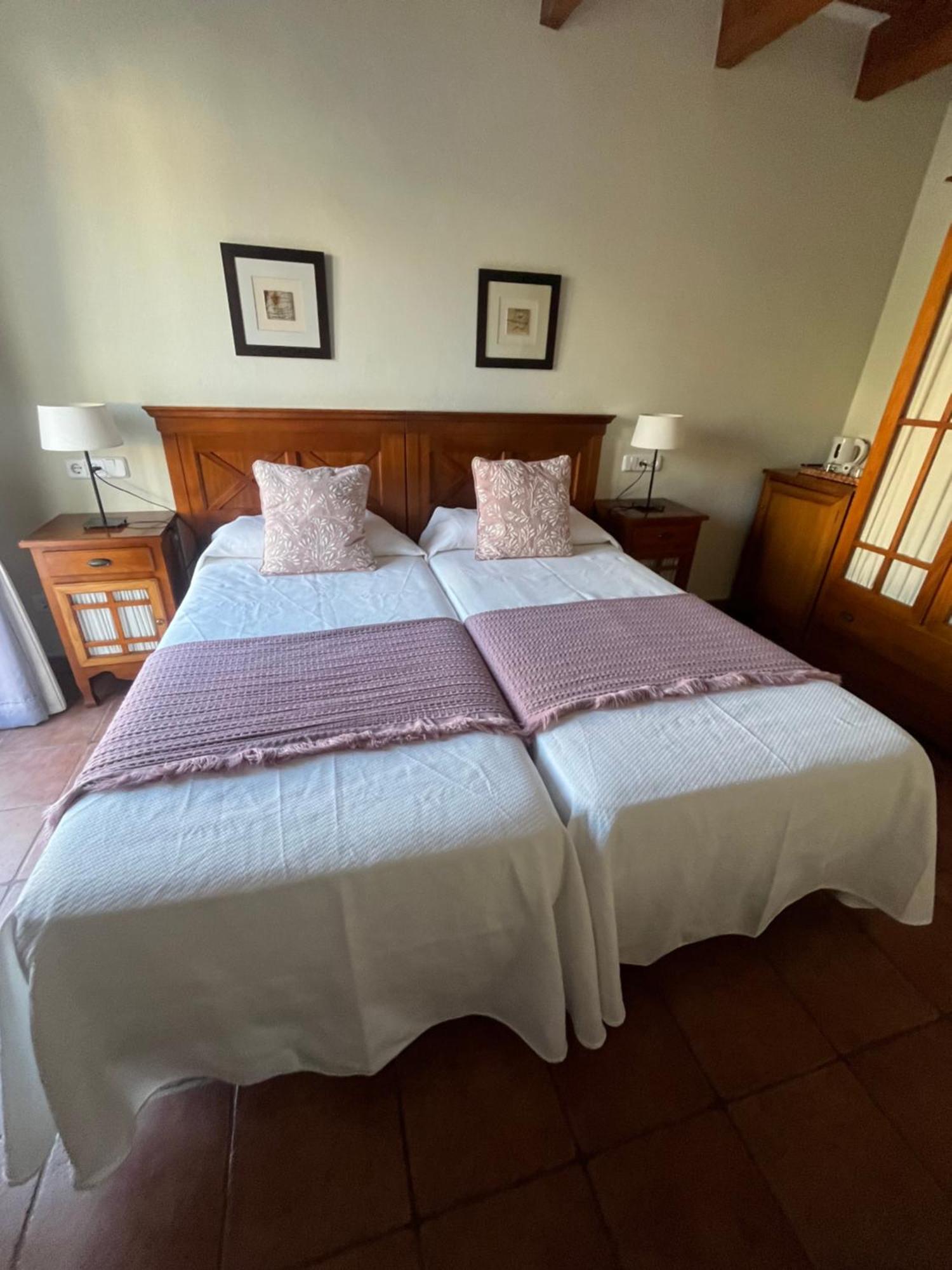 Hotel Es Mercadal Luaran gambar