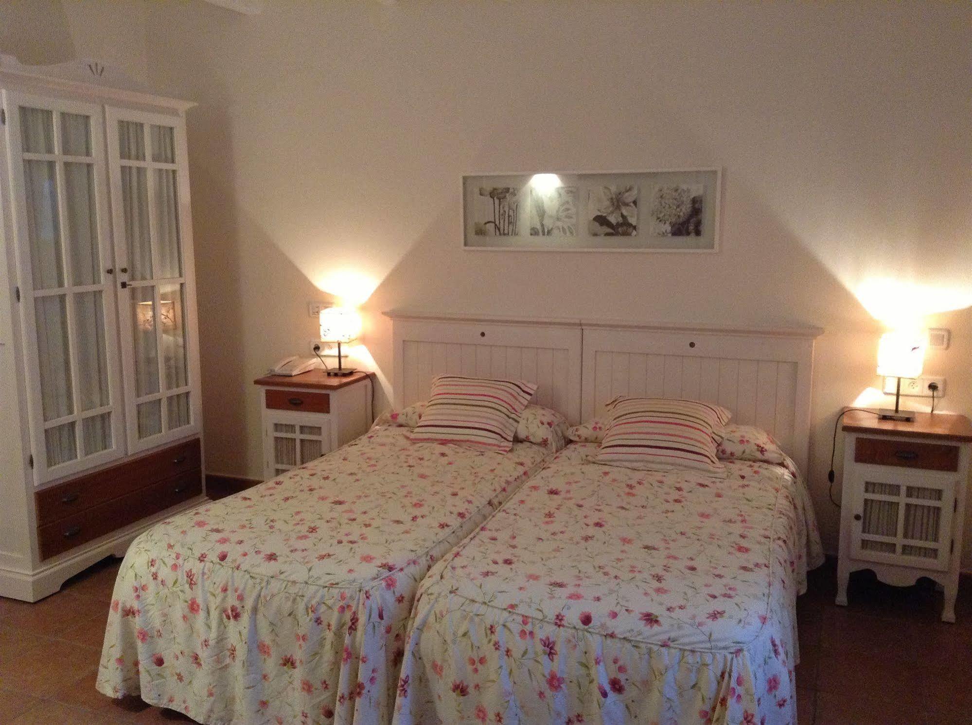 Hotel Es Mercadal Luaran gambar