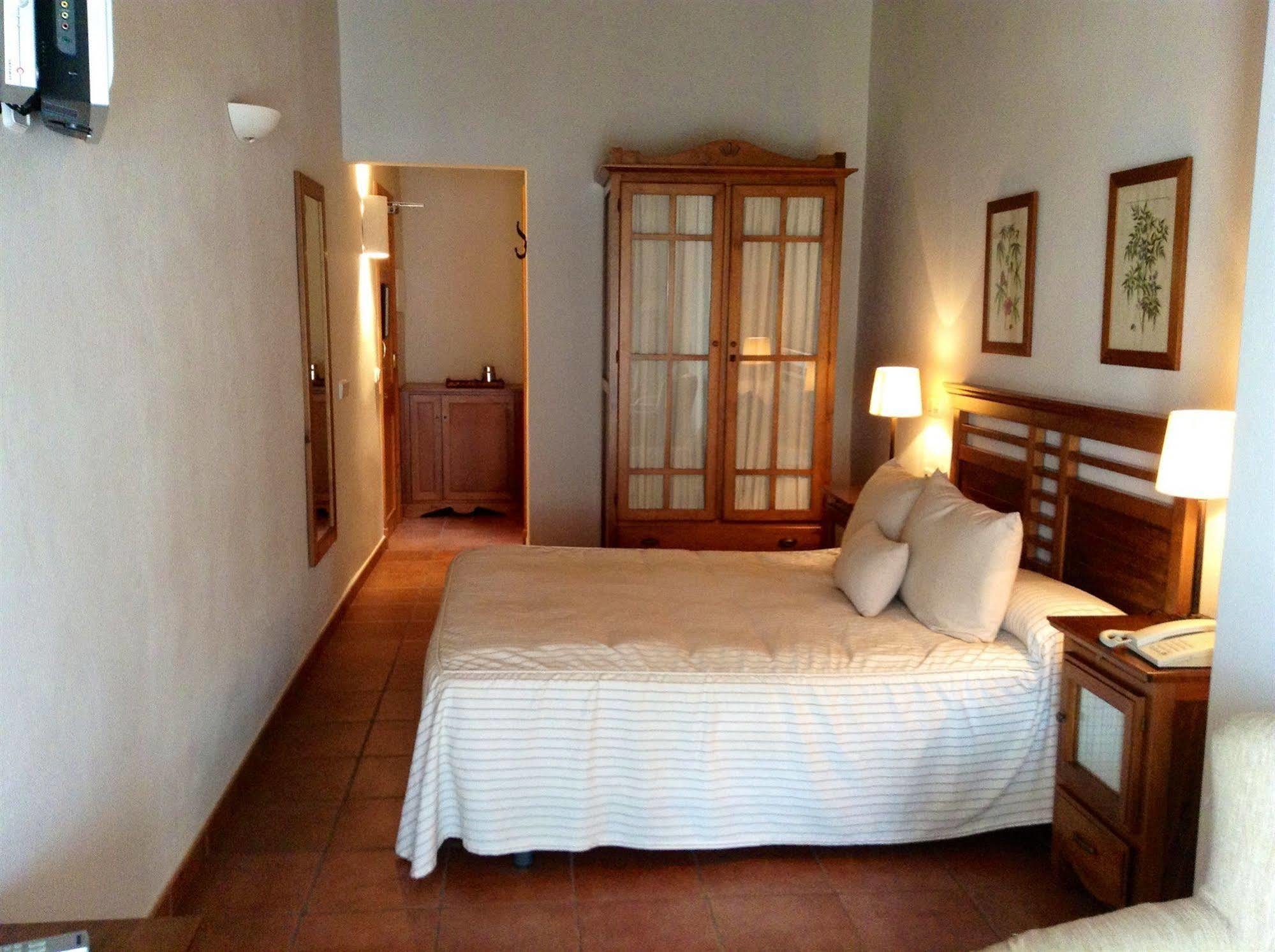 Hotel Es Mercadal Luaran gambar