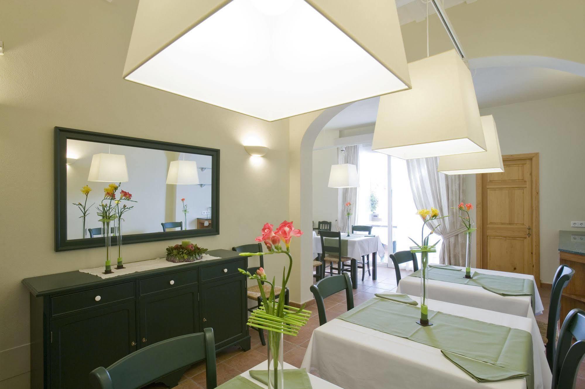 Hotel Es Mercadal Luaran gambar