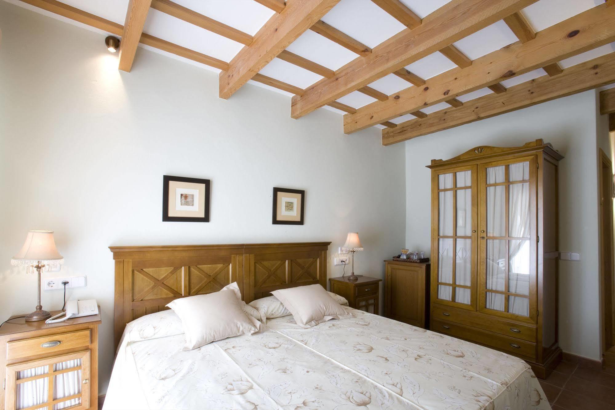 Hotel Es Mercadal Luaran gambar