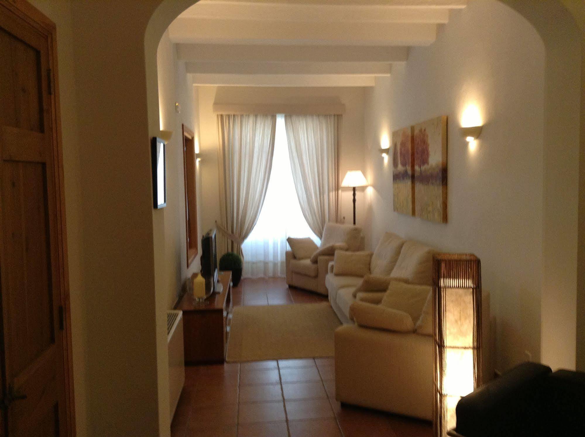 Hotel Es Mercadal Luaran gambar