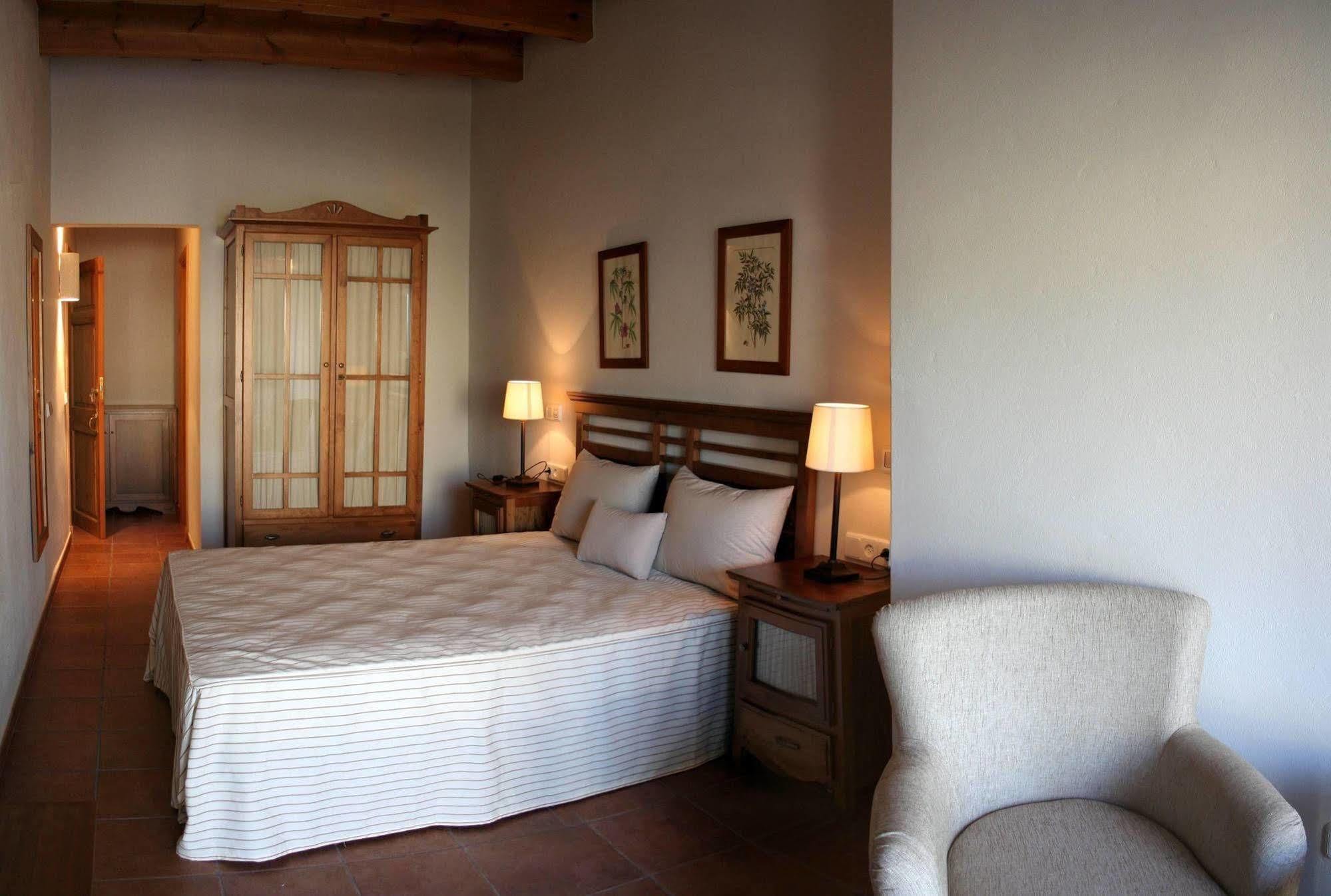 Hotel Es Mercadal Luaran gambar